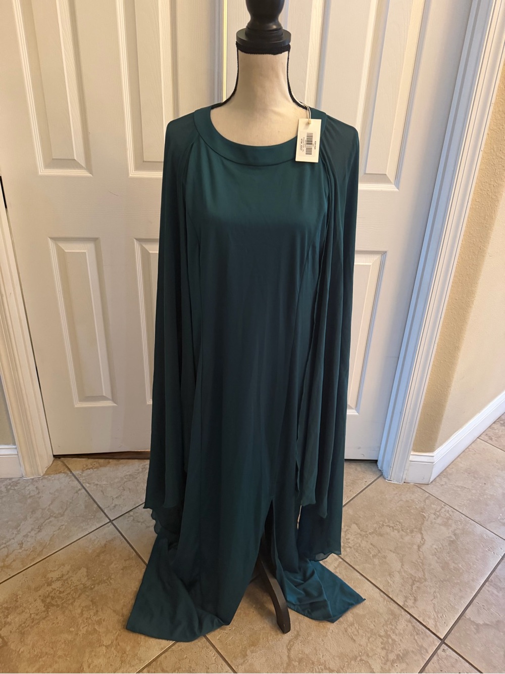 NWT Green Long Sleeve Women’s Gown with Draped Chiffon Sleeved